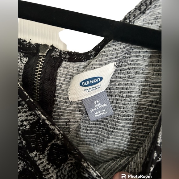 Gently worn Old Navy Peplum top with zipper detail on back - Picture 3 of 4